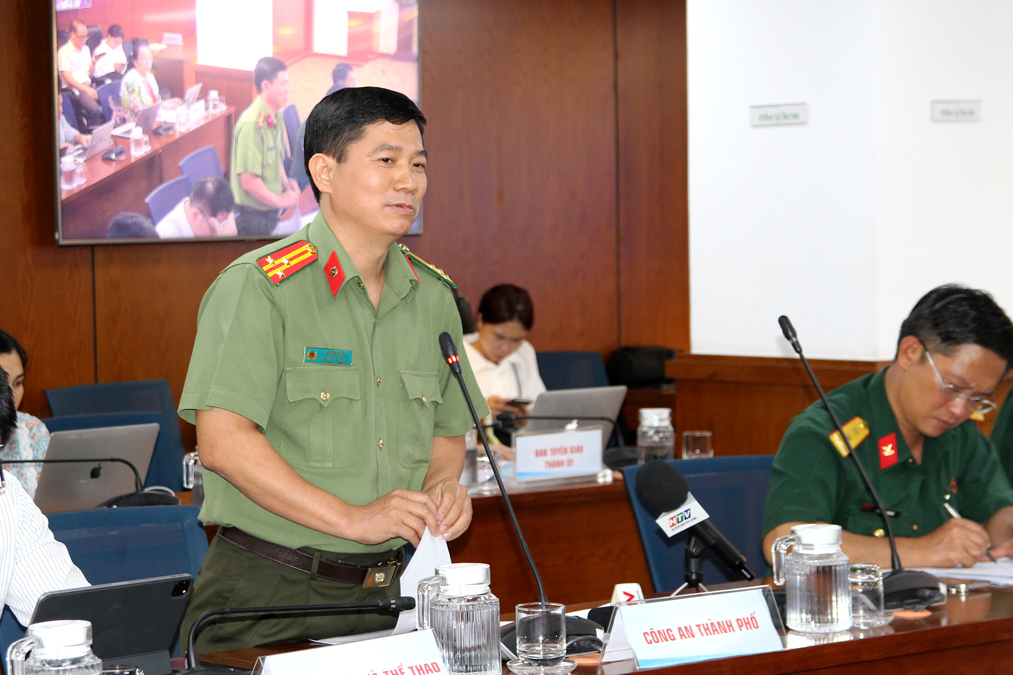 Thượng tá Lê Mạnh Hà - Phó trưởng Phòng Tham mưu, Công an TP. Hồ chí Minh tại buổi họp báo (Ảnh: H.Hào).